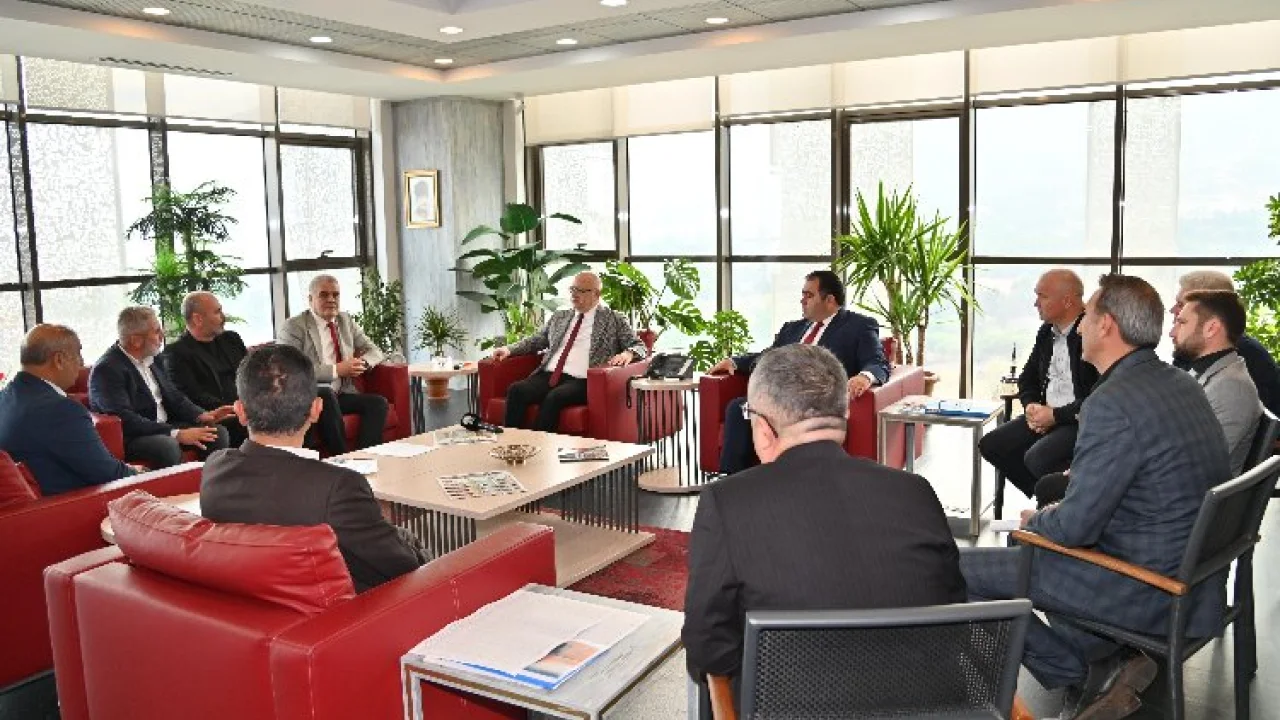 Manisa'da +65'in toplu taşıması Büyükşehir'den -