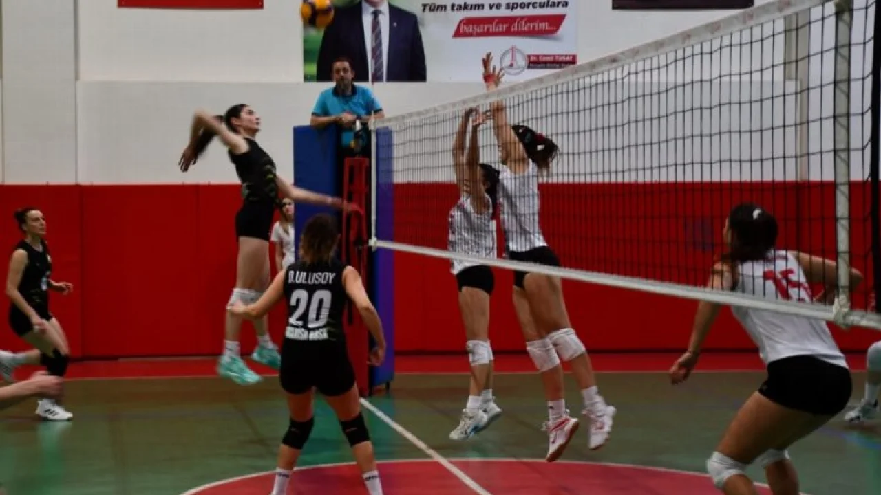 Manisa'nın Sultanları Karşıyaka'ya mağlup oldu -