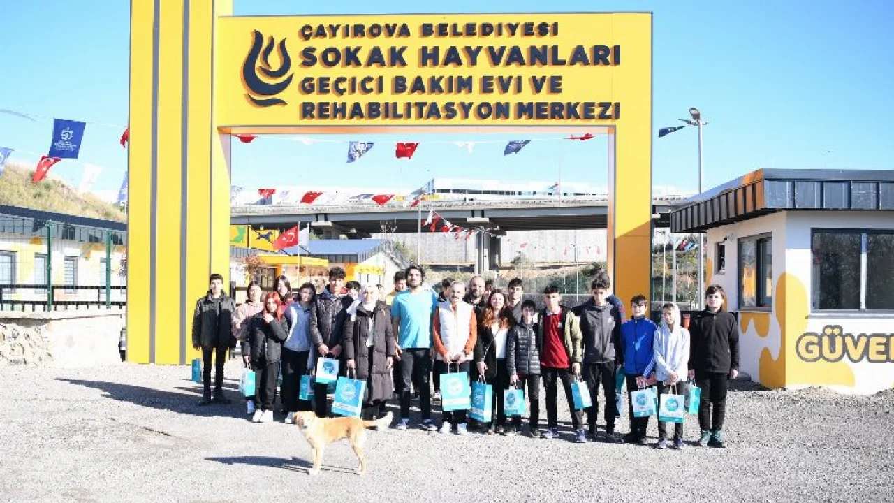 Çayırovalı öğrencilerden bakımevine ziyaret