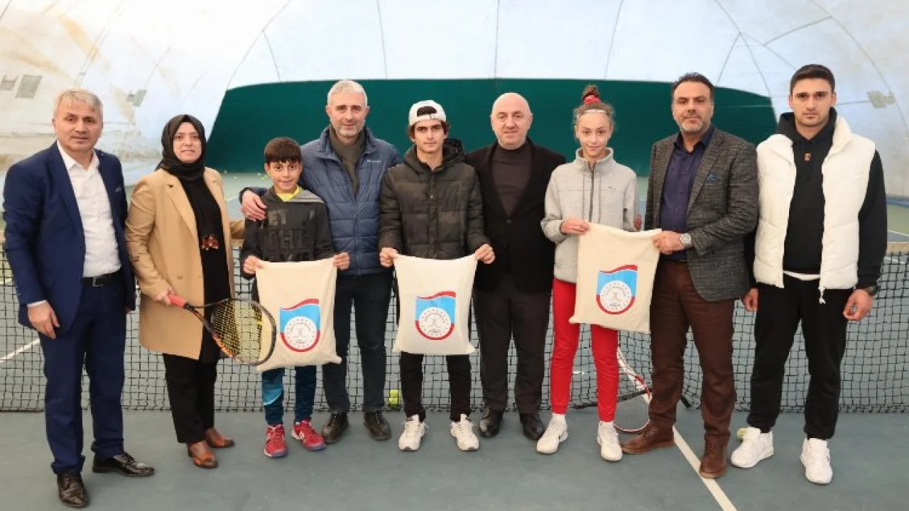 Darıca Trabzonlular'dan 4 milli sporcuyu ödül -