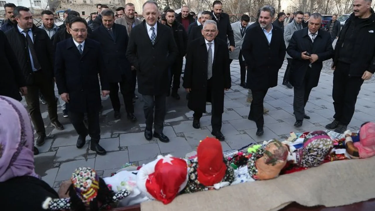 Kayseri protokolü Yazgı'yla Tahta Kilise'yi inceledi -