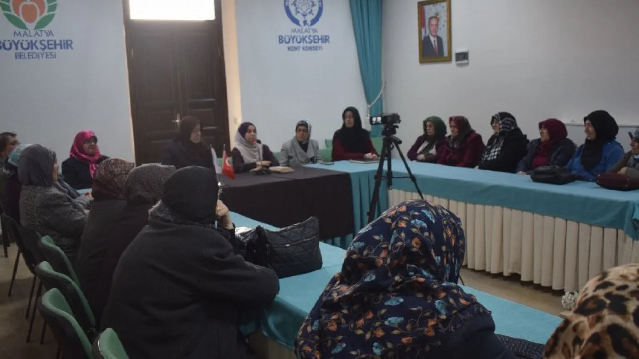 Malatya Kent Konseyi Kadın Meclisi'nden 'Milli Şair'e anma -