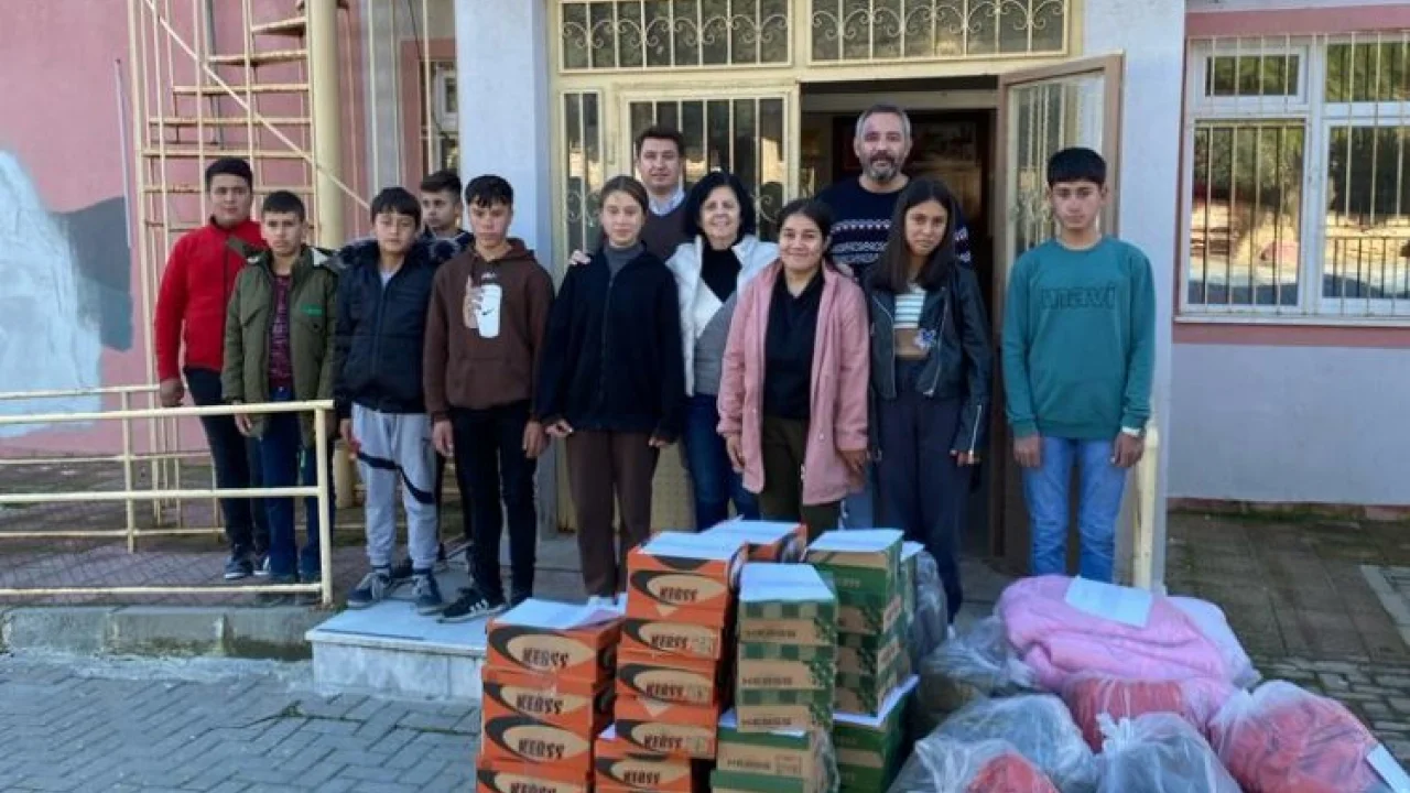 Manisa'dan öğrencilere bot ve mont desteği -