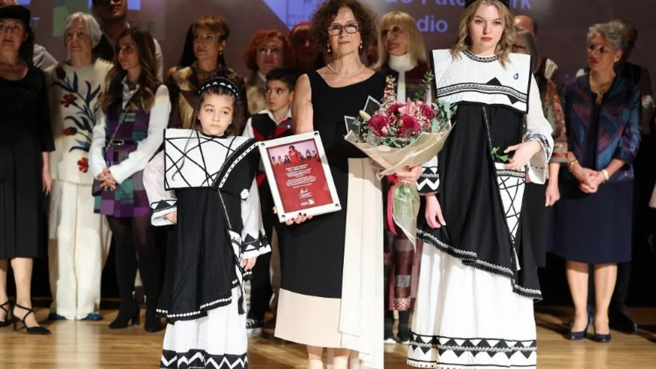 Mücadele ve sanatın buluştuğu defile -