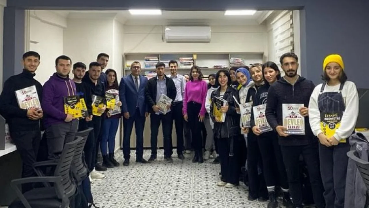 Sason Kaymakamlığı'ndan öğrencilere kitap desteği -
