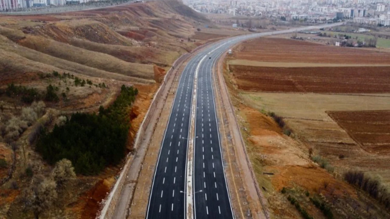 Sivas'ta Alibaba-Kılavuz bağlantı yolu hizmete girdi -