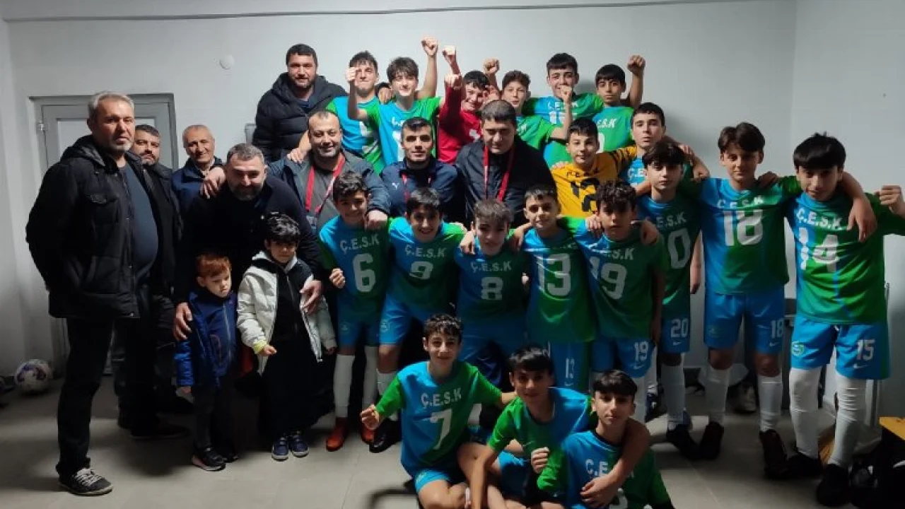 U-14 futbol takımı şampiyon oldu! -