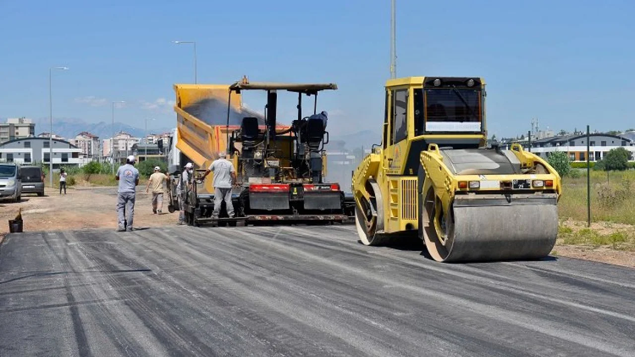 Antalya Muratpaşa 8 yıldır asfaltını üretiyor -