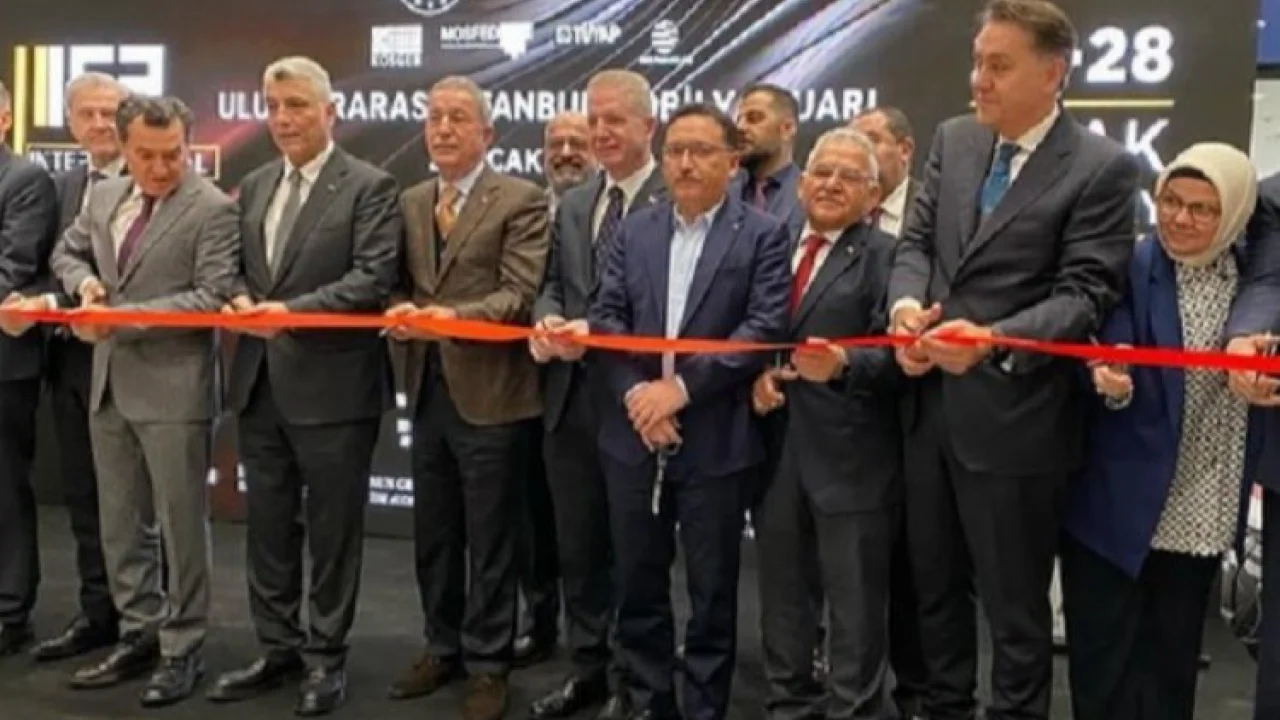 Başkan Büyükkılıç, Uluslararası İstanbul Mobilya Fuarı’nda Kayserili firmaların yanında -