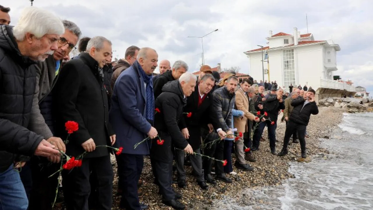 Bursa Mudanya'da mübadiller anısına denize karanfil -