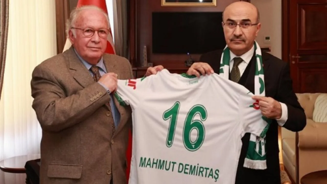 Bursaspor Yönetim Kurulu, Vali Demirtaş'ı ziyaret etti -