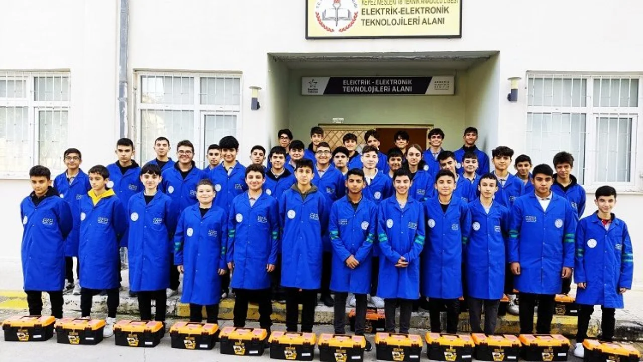 “Enerjinin Yıldızları” Projesi ile elektrik dağıtım sektörüne “yıldız” yağdı -