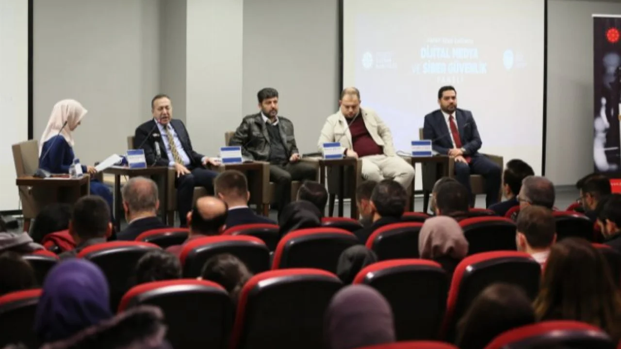 Gaziantep'te 'dijital medya' konuşuldu -