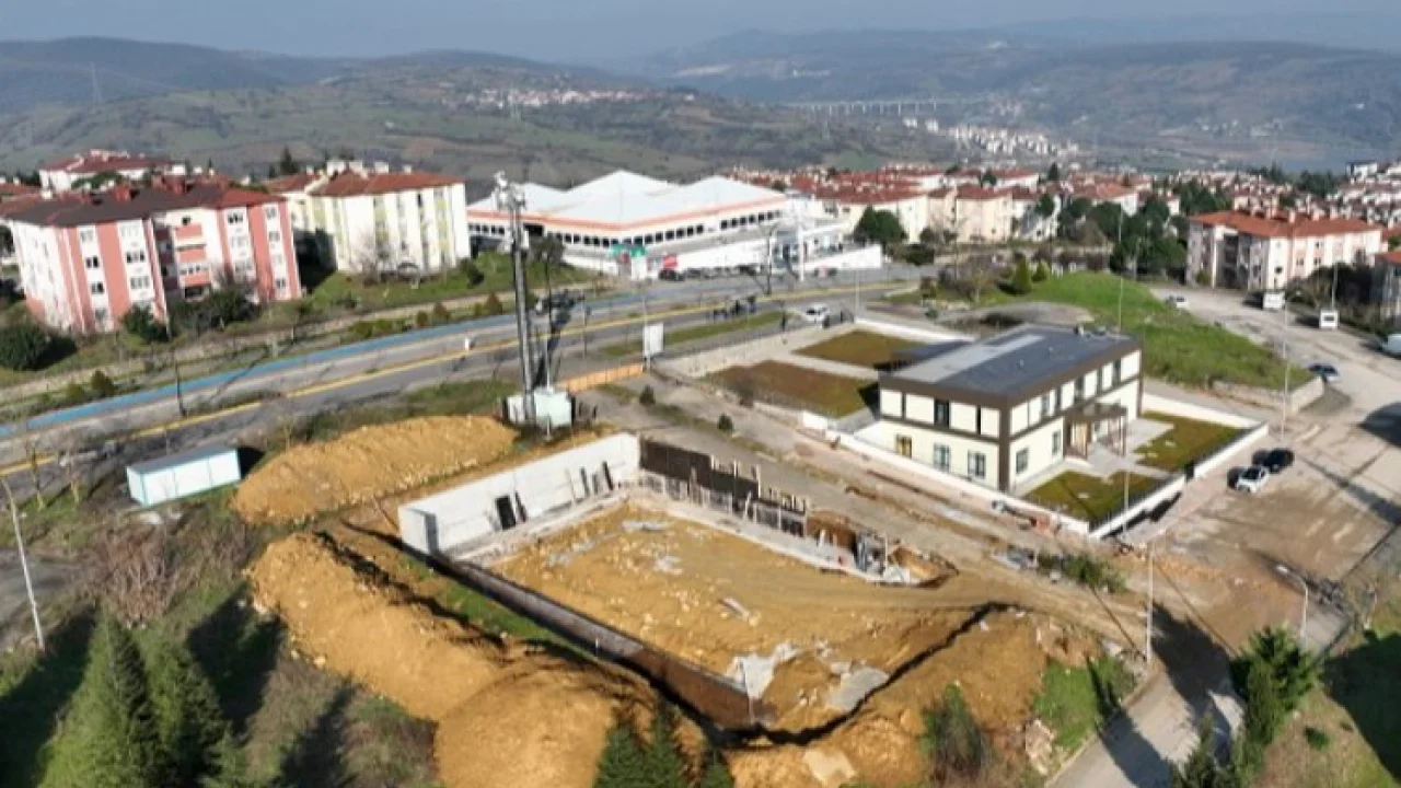 İzmit Ayazma Mahallesinde futbol sahasına adım adım -