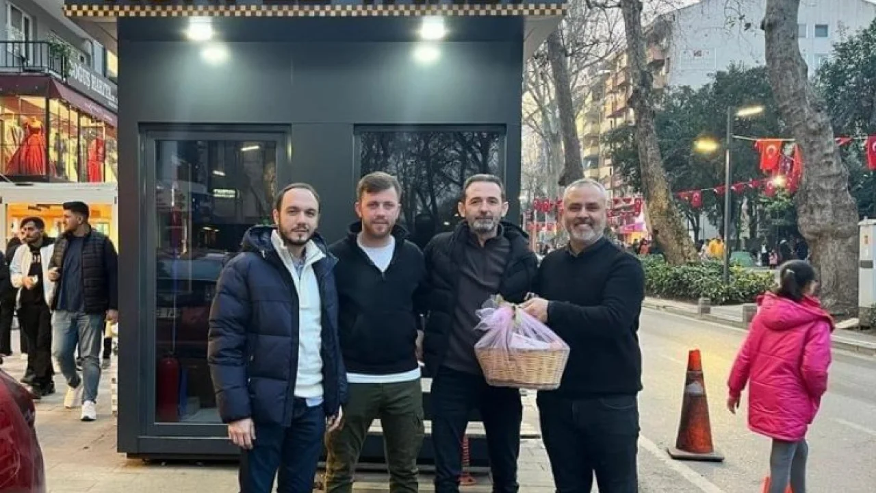 İzmit yeni yılda da sağlıkçılar, polisler ve taksicileri unutmadı -