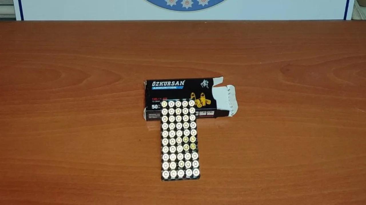 Keşan'da bir kutu dolu fişek ele geçirildi -