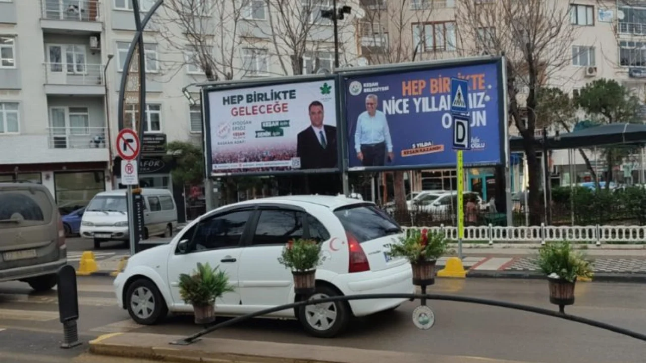 Keşan'da Gelecek Partisi'nden bilboard tepkisi -