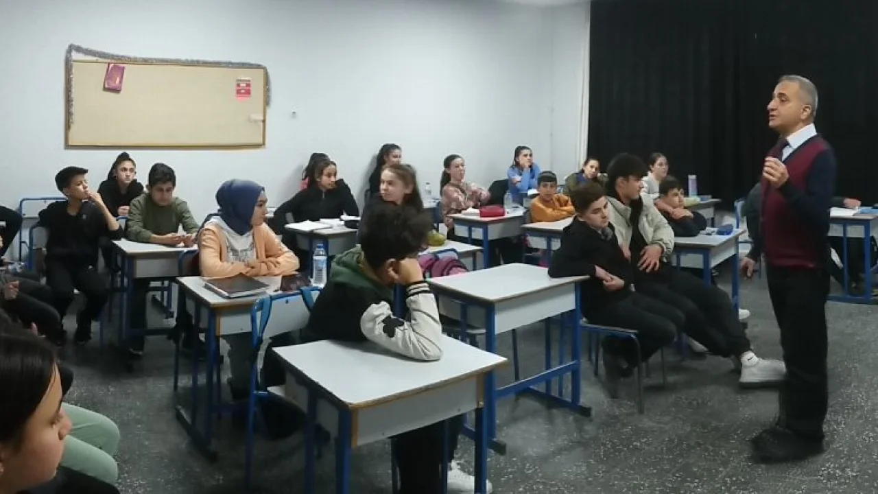 Manisa'da öğrencilere test çözme teknikleri anlatıldı -