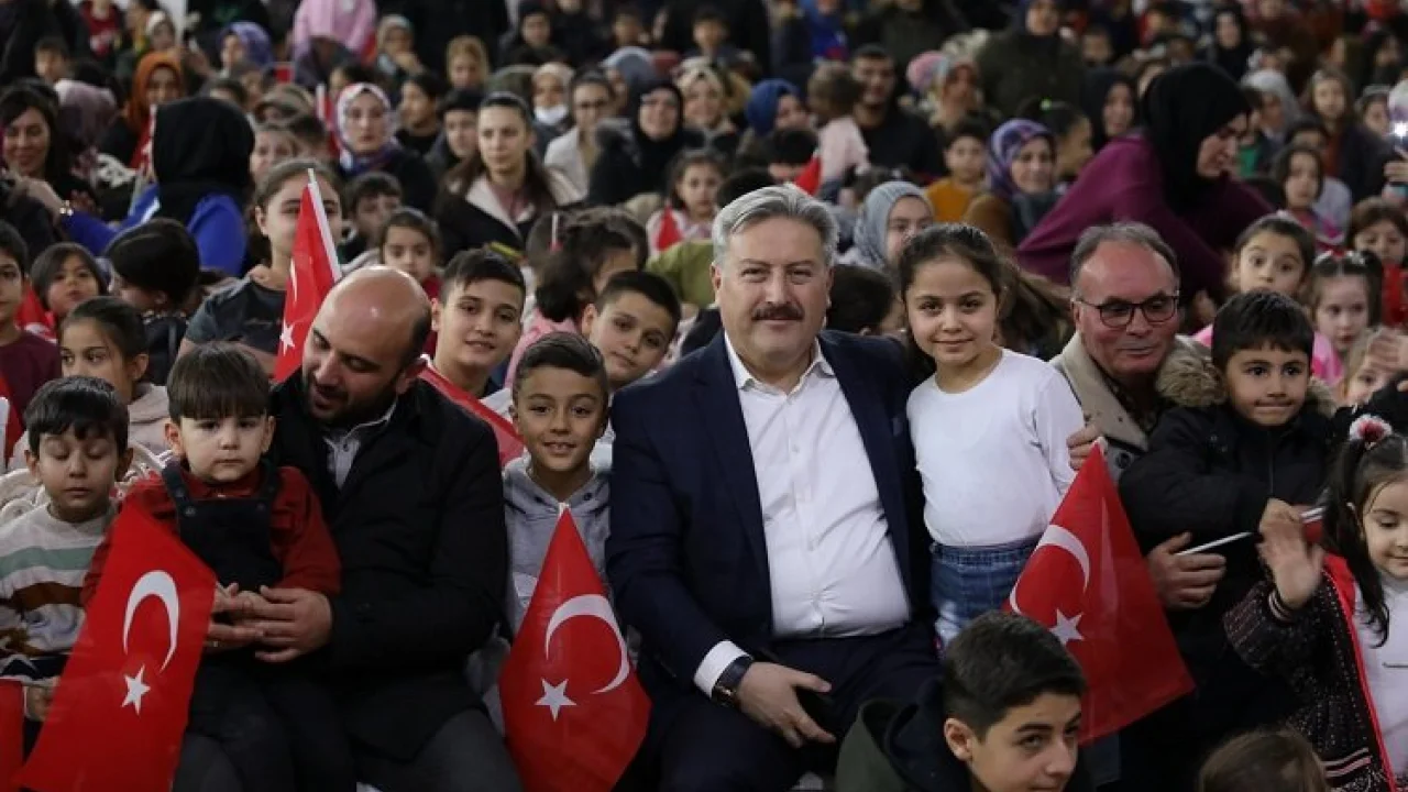 Melikgazi'de miniklere Karne Şenliği hediyesi -