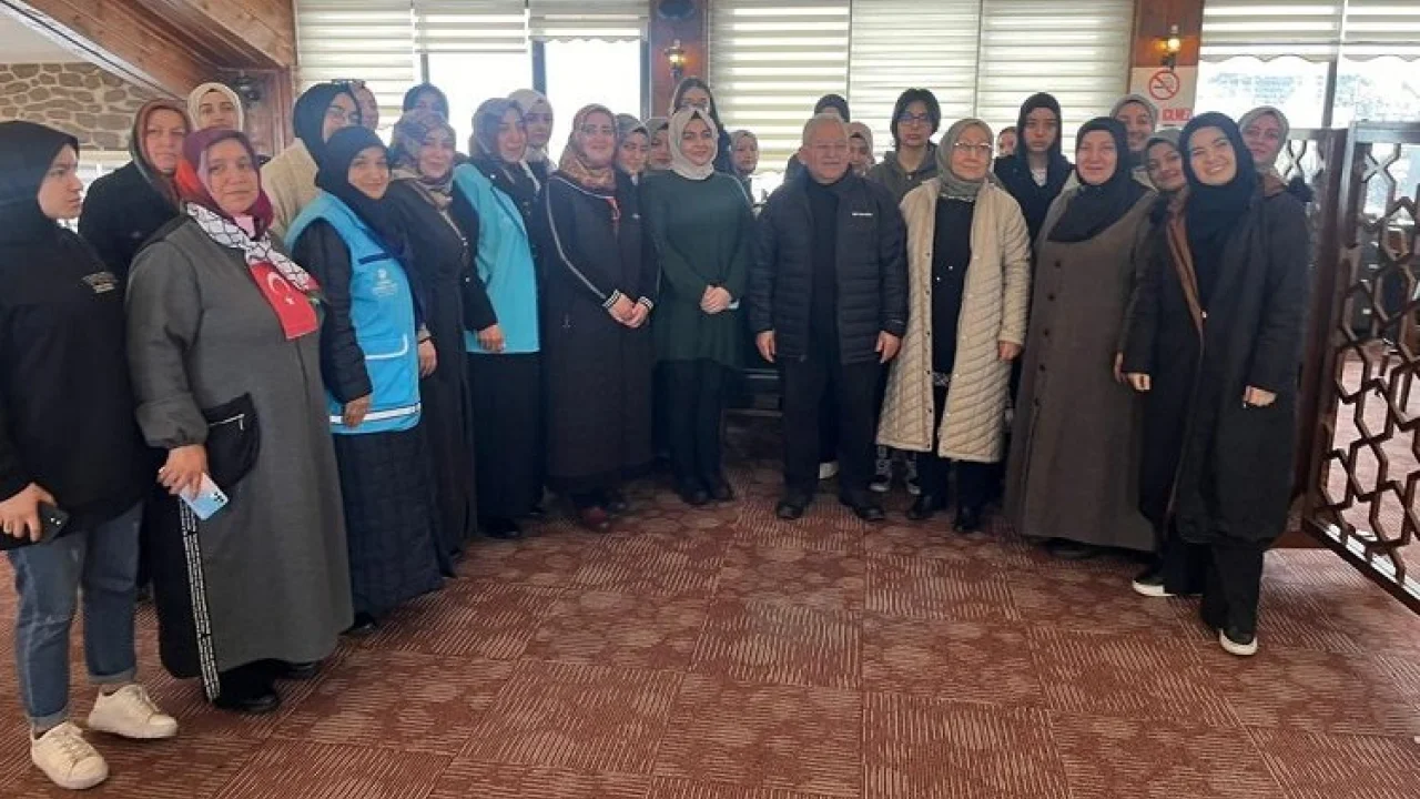 Memduh Büyükkılıç Erciyes'te kayak severlerle buluştu -