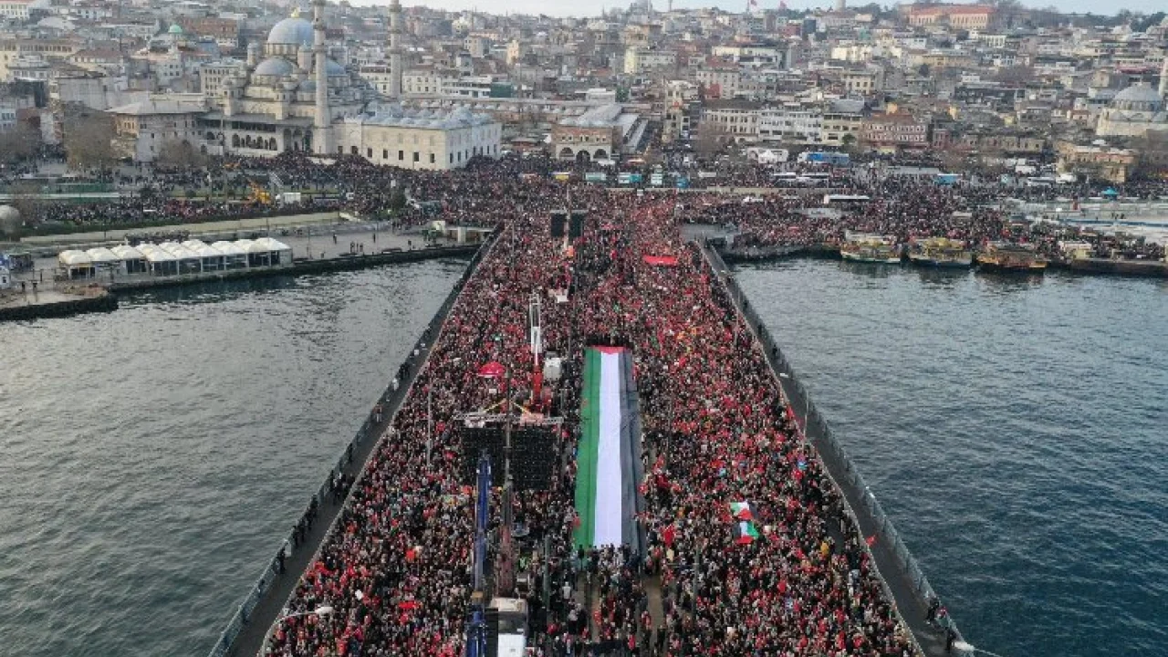 Tarihi yürüyüşten haykırdılar! -