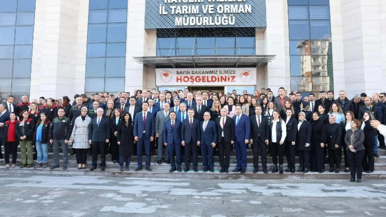 Bakan Yumaklı ve Başkan Büyükkılıç, bölgenin en büyük tarım fuarını ziyaret etti -