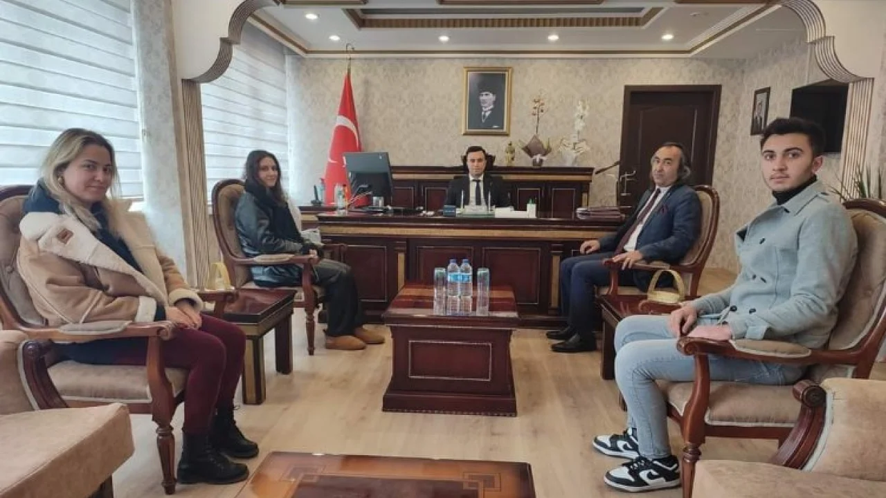 Başkan Aydoğmuş Kaymakam Nezir'i makamında ziyaret etti -