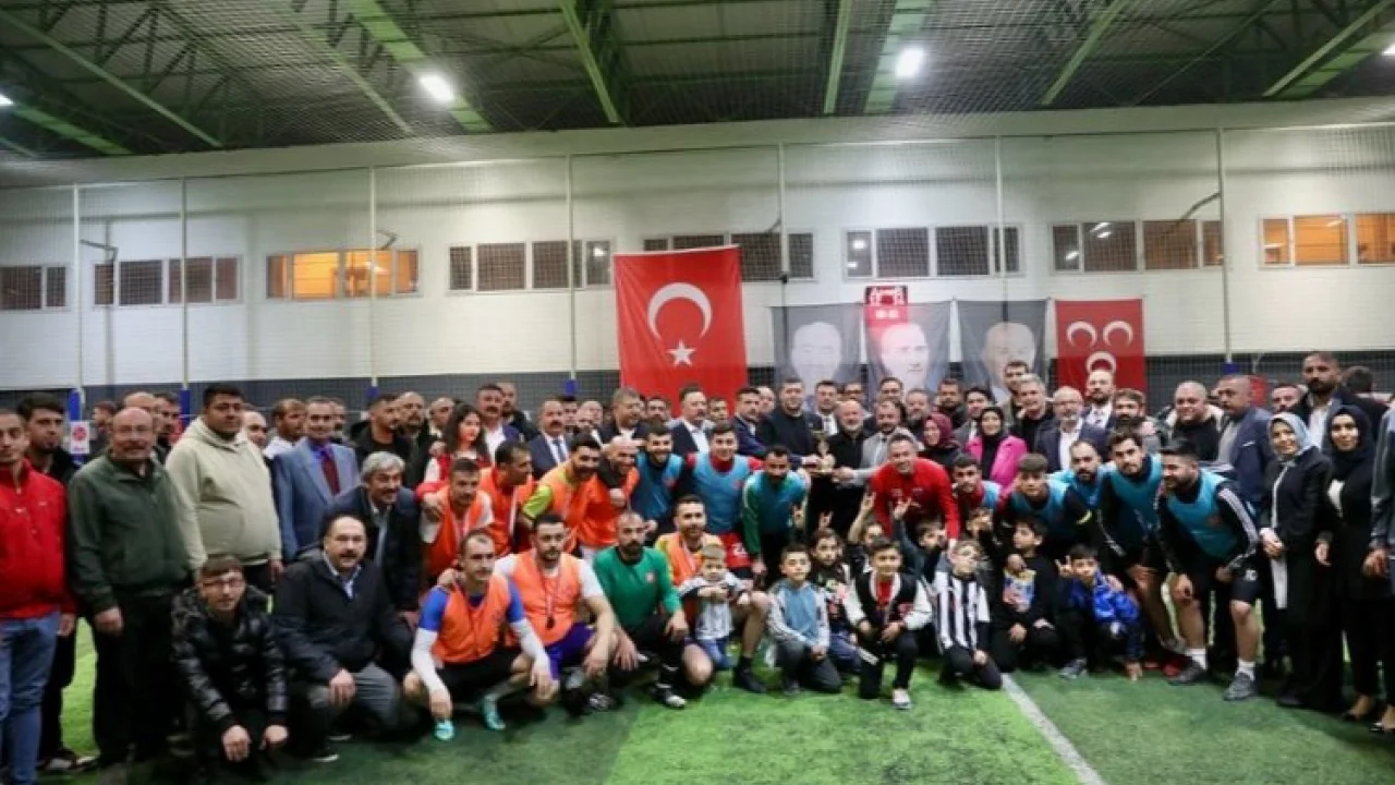 Başkan Çolakbayrakdar, turnuva finalini izledi -