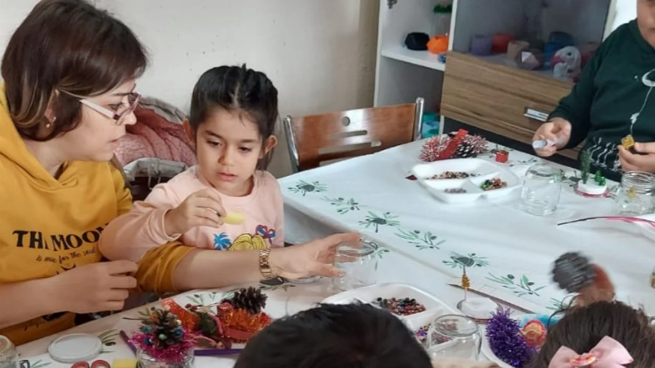 Bilecik Pazaryeri'nde çocuklar 'kar küreleri' ile hayallerini süsledi -