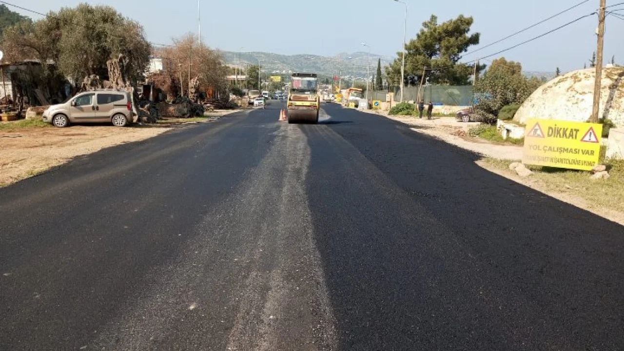 Bodrum’da sıcak asfalt çalışmaları sürüyor -