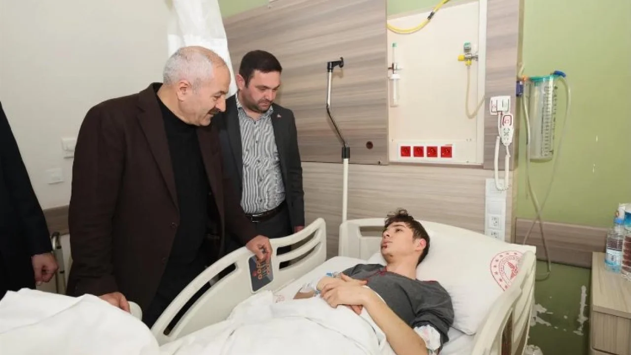 Büyükgöz’den hastalara moral ziyareti -