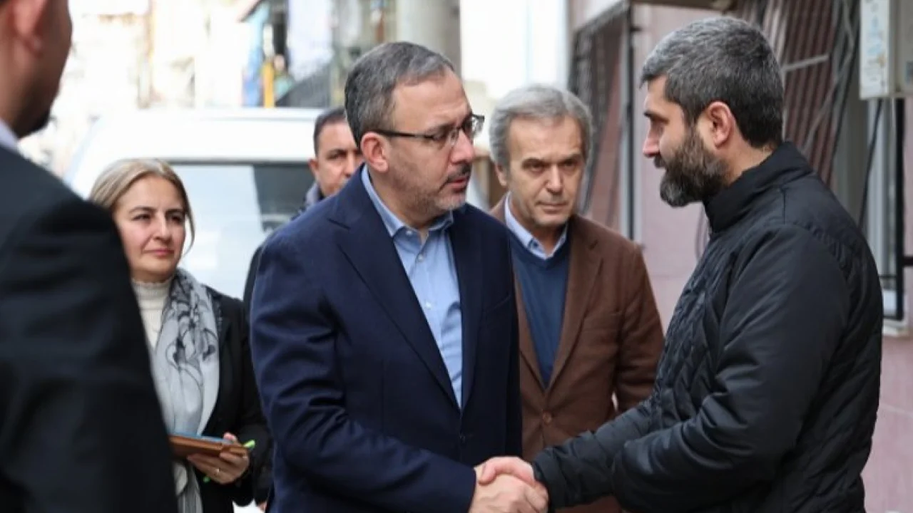 Dr. Mehmet Kasapoğlu’ndan Oğuz Erge'nin ailesine ziyaret -