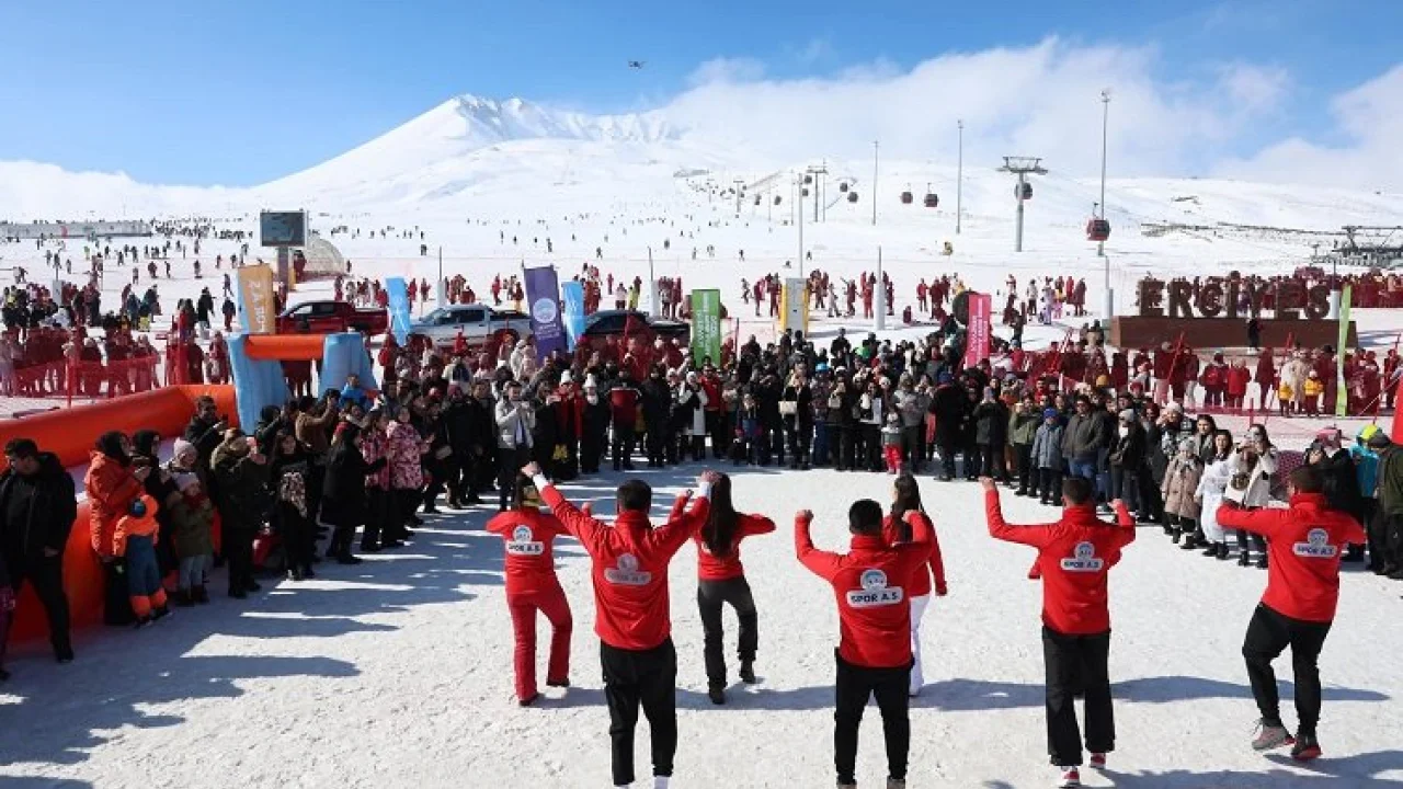 Erciyes Kış Festivali görsel şölen yaşattı -