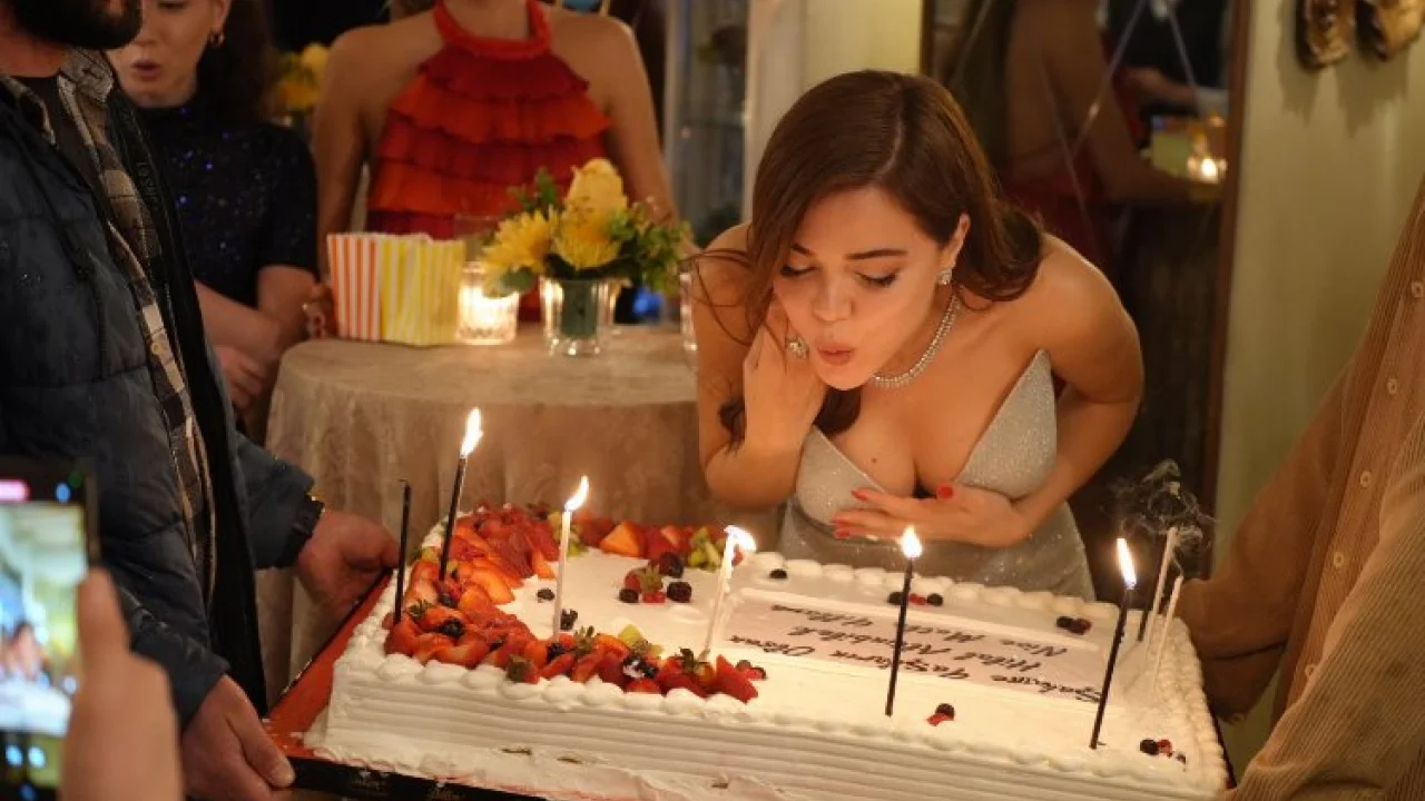 Hilal Altınbilek'e sürpriz doğum günü -