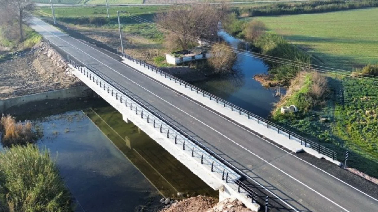 İzmir'in yolları köprülerle örüldü -