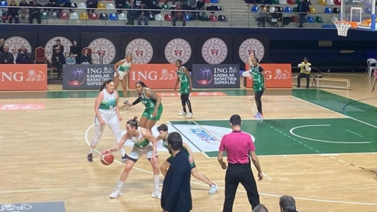 İzmit'in Perileri, Bursa Uludağ Basketbol'u 77-71 mağlup etti -