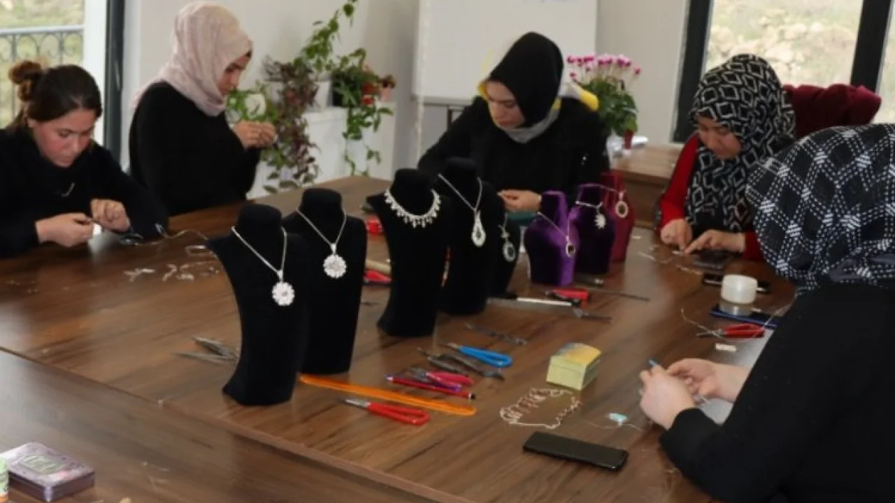 Kadınlar öğrenip üreterek kazanıyor -