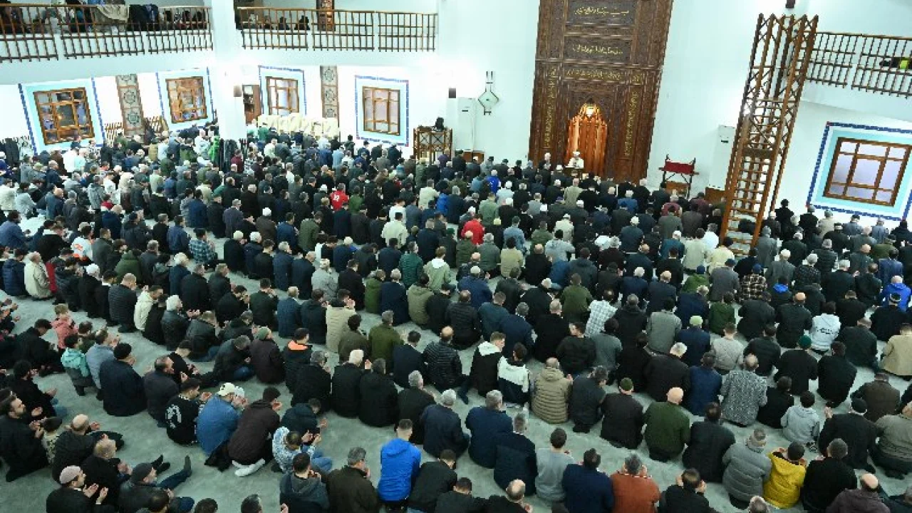 Kandil coşkusu camileri doldurdu -