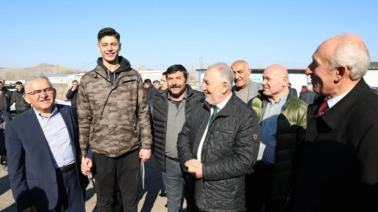 Kayseri Büyükşehir oto esnafının yanında -