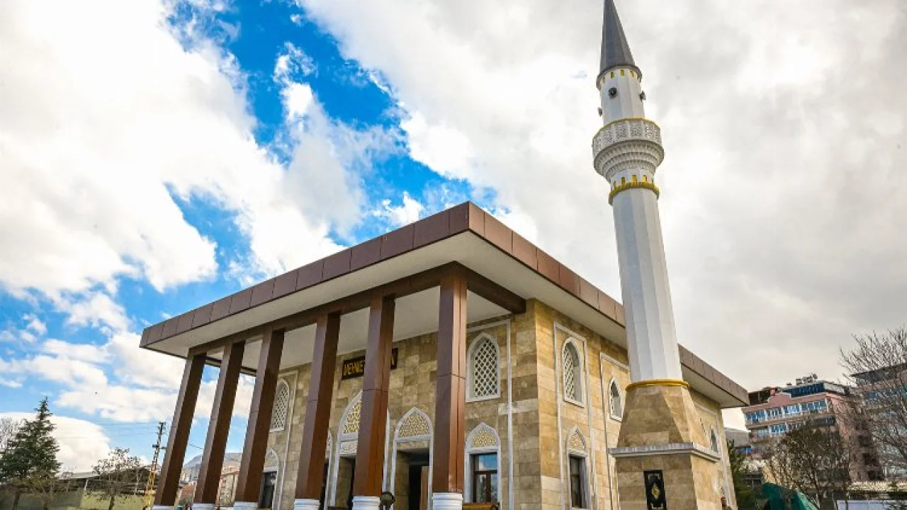 Malatya'da Mehmetçik Camii ibadete açıldı -