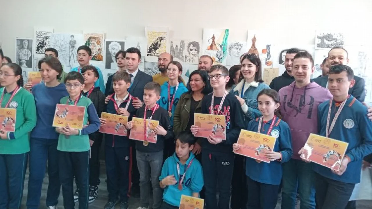 Yunusemre’de çocuklar akıl ve zeka oyunları ile eğlendi -