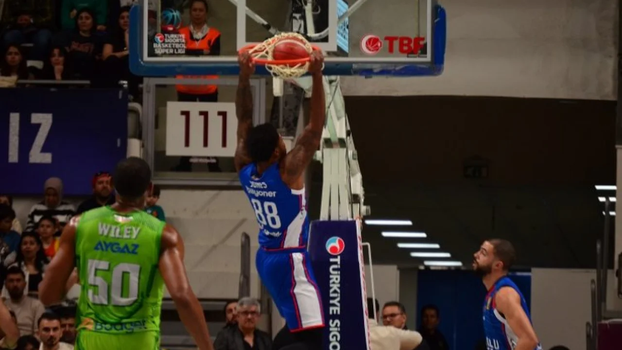 Anadolu Efes deplasmanda kazandı -