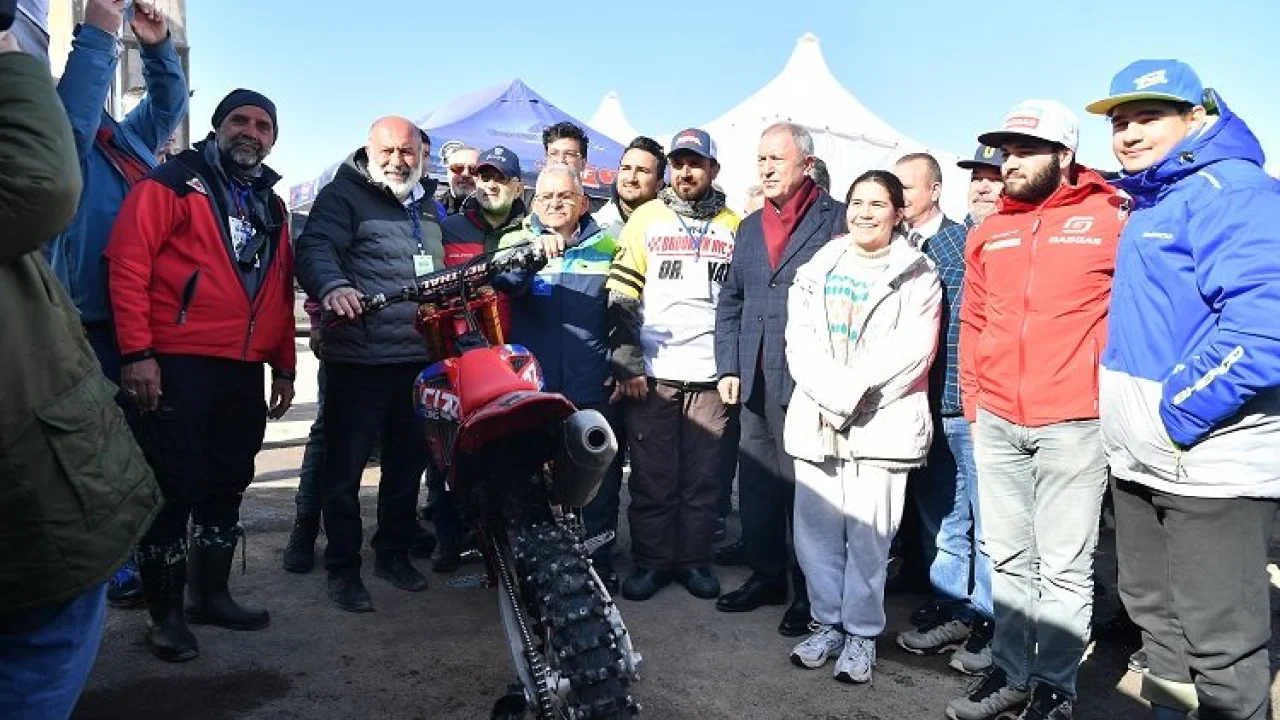 Başkan Büyükkılıç, Dünya Snowcross Şampiyonası Açılış Seremonisi’nde -