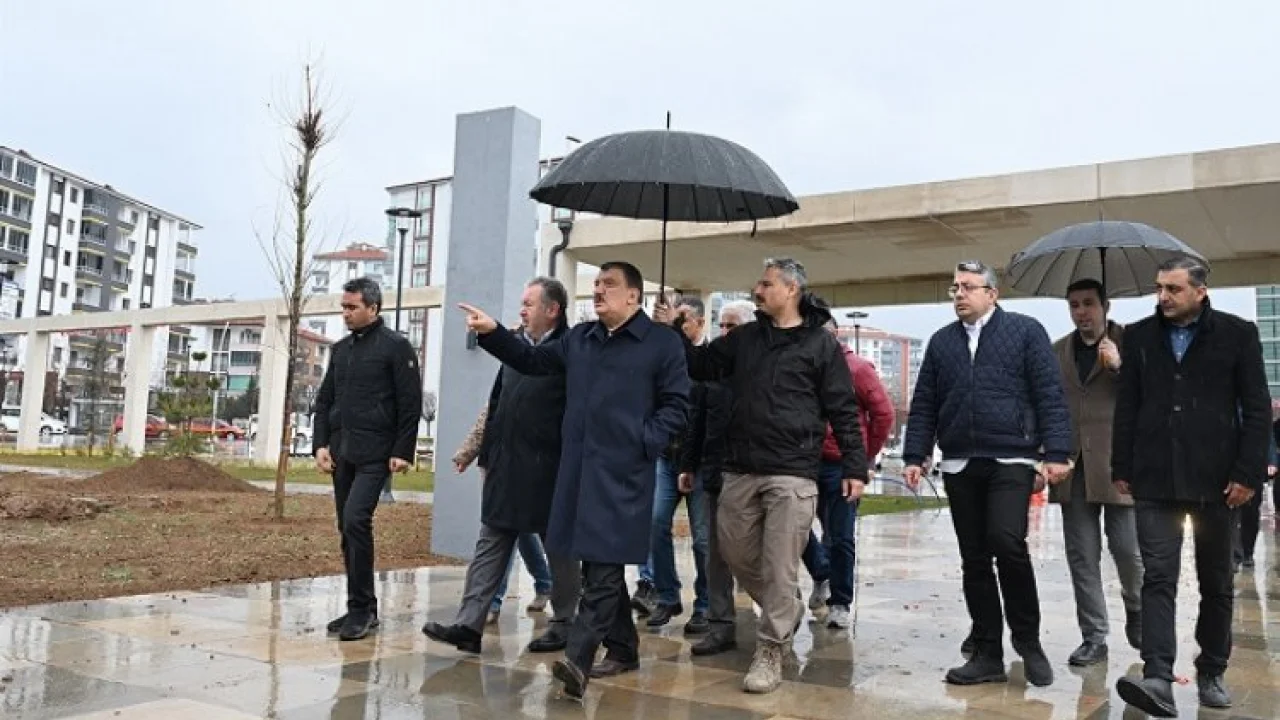 Başkan Gürkan 100. Yıl Kent Parkı'nı yerinde inceledi -