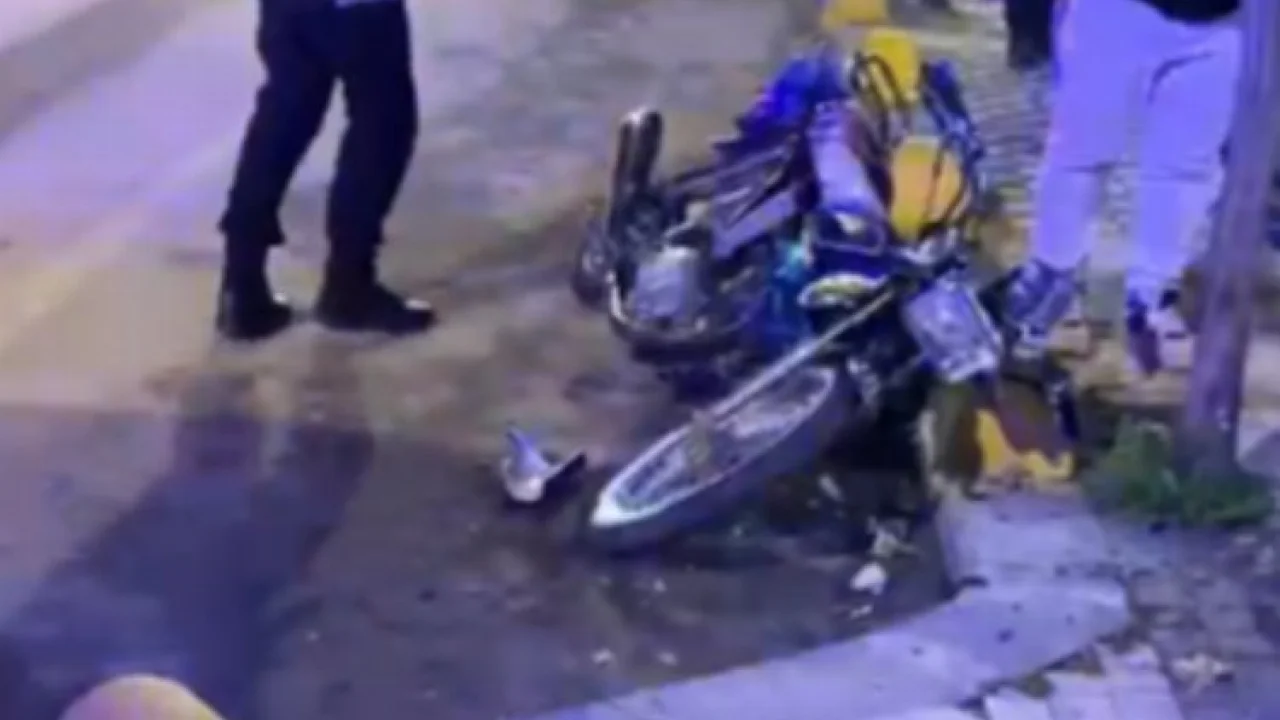 Edirne Keşan'da otomobil motosiklete çarptı: 2 yaralı -