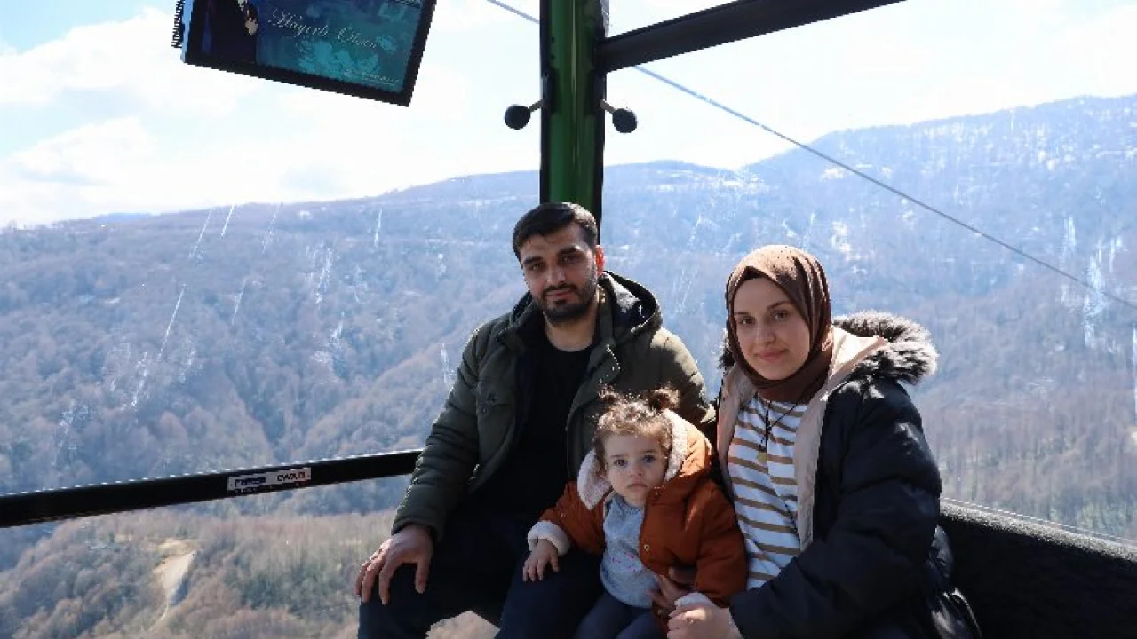 Kartepe'de teleferiğin ilk yolcusu 1 yaşındaki Mila bebek