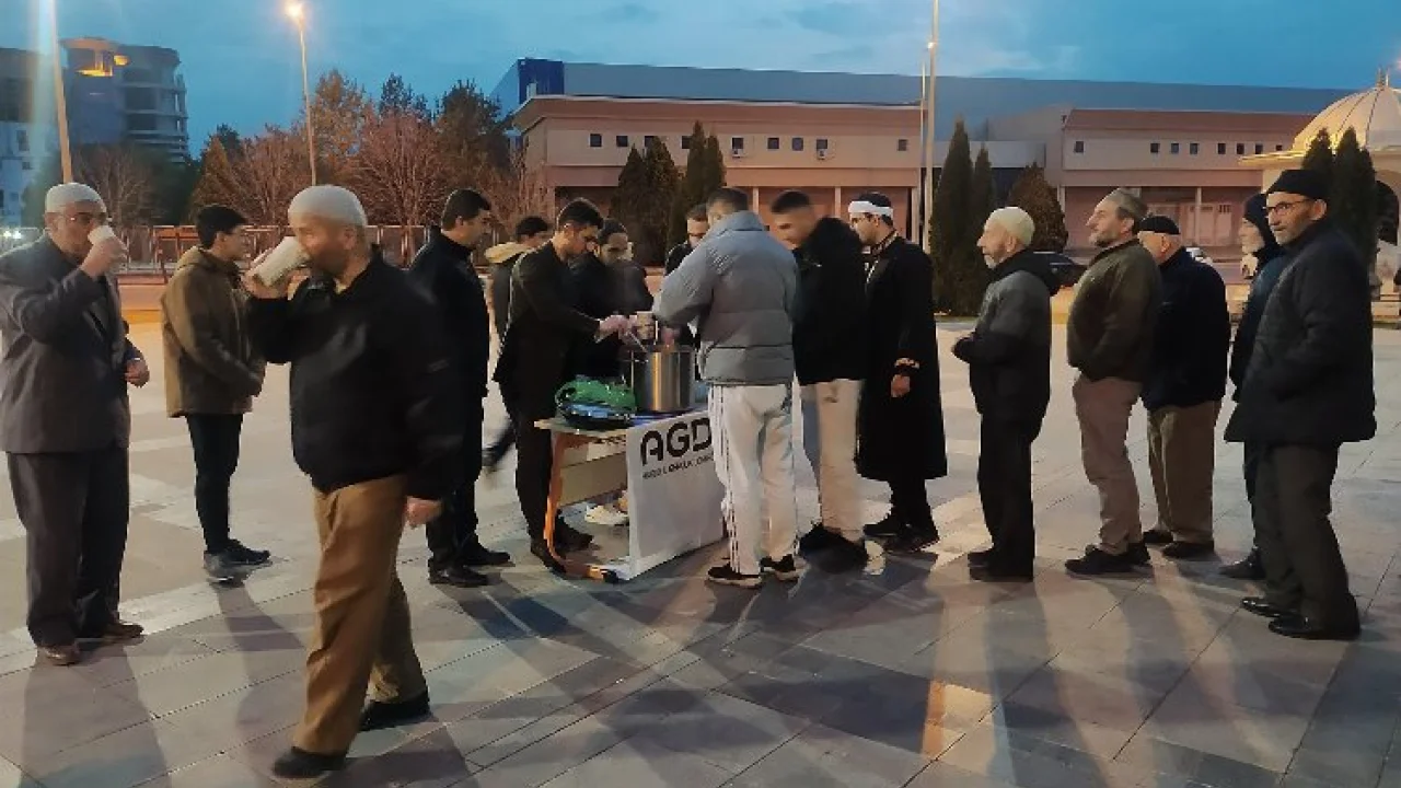 Kayseri'de cami çıkışı sıcak karşılama -