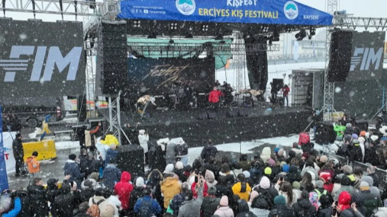KışFest'te Ferhat Göçer karları eritti -