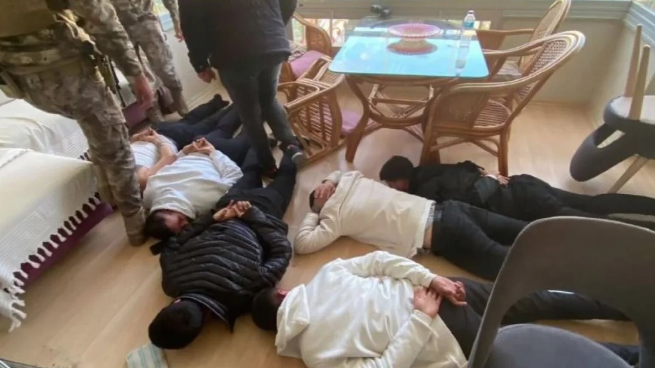 'Mahzen'de Süleler çökertildi! -