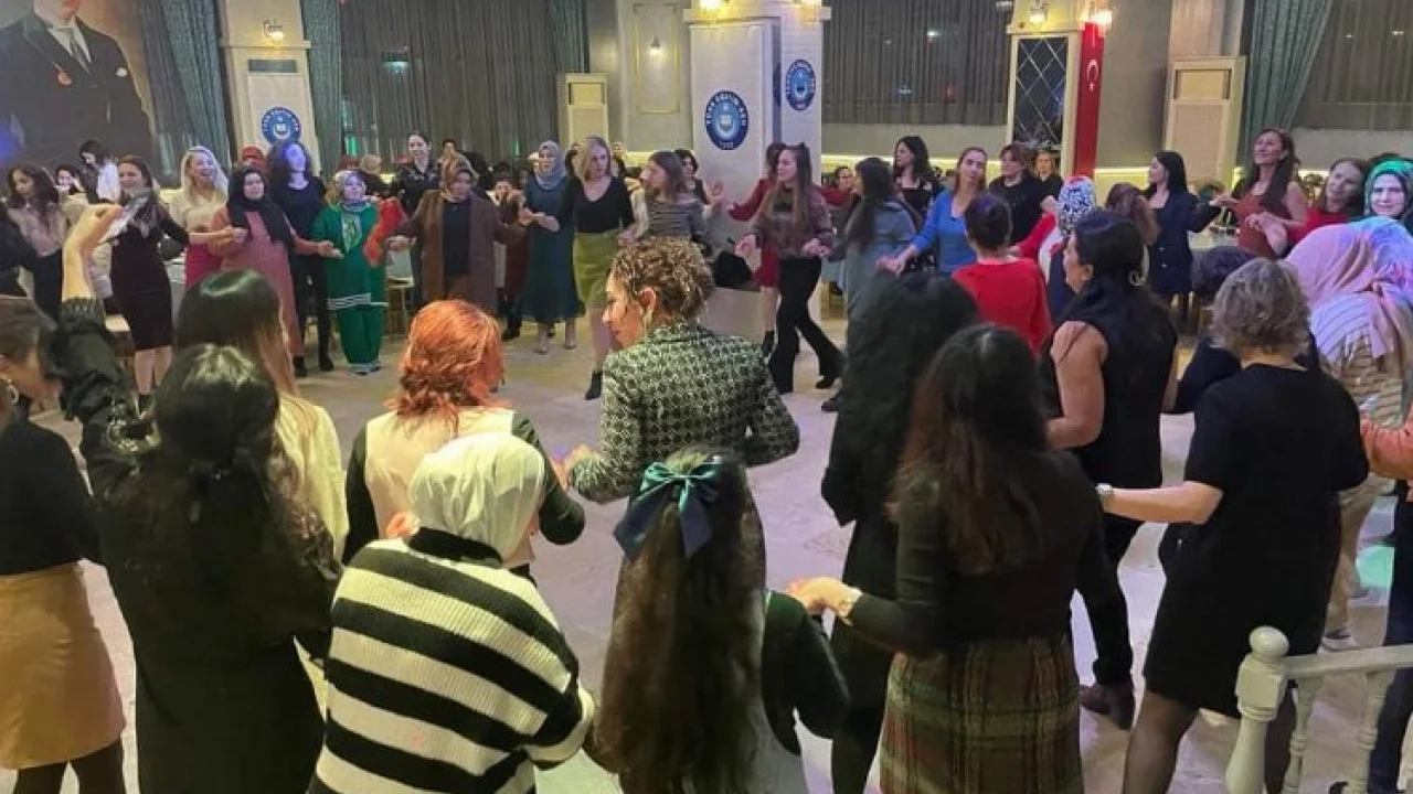 Manisa'da Türkiye Kamu-Sen'li kadınlardan özel gün buluşması -
